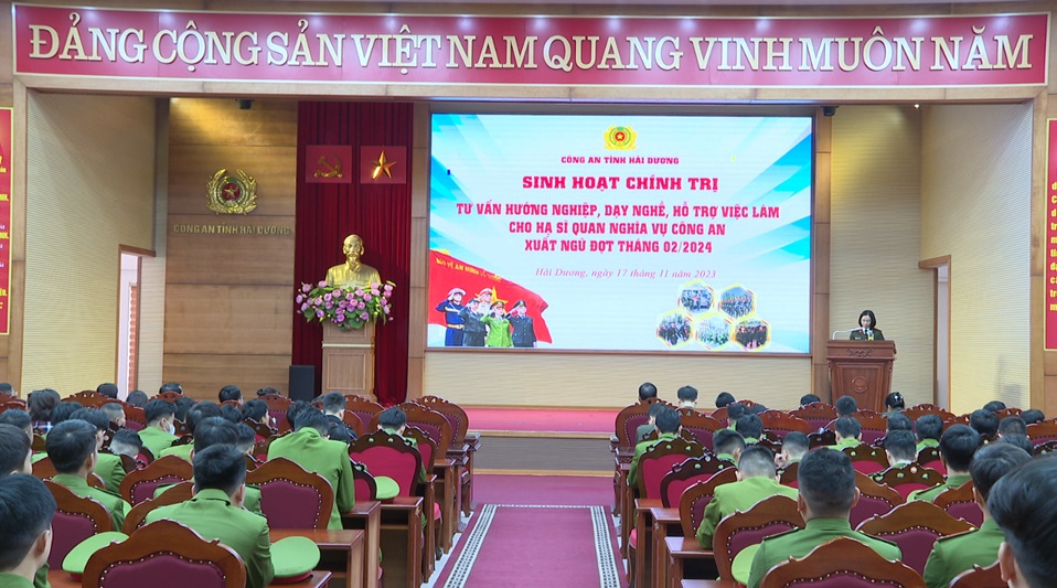 Tư vấn hướng nghiệp cho chiến sĩ hoàn thành nghĩa vụ Công an nhân dân